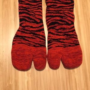 KENZO X H&M below knee-split toe socks